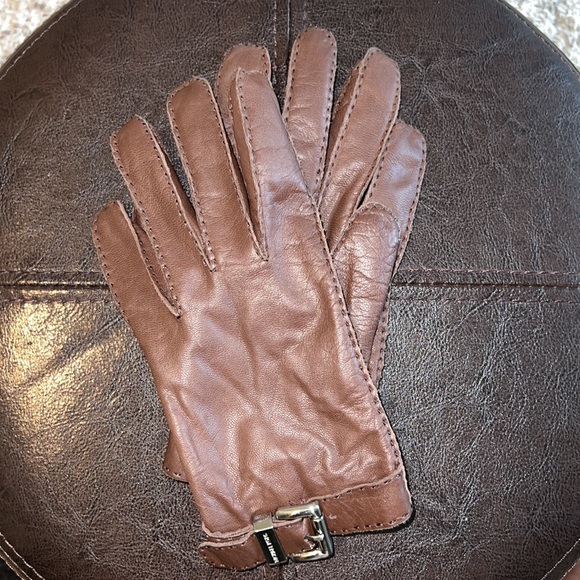 Micheal Kors Gloves - Picture 8 of 8